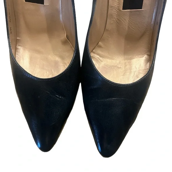 Vintage Stuart Weitzman, black leather heels with gold detail. Size 6.5. - Picture 7 of 8